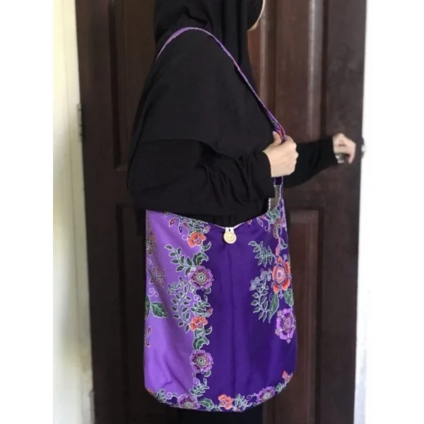 my-11134207-7r98u-lnf7hygg8vjwdd Batik tote bag